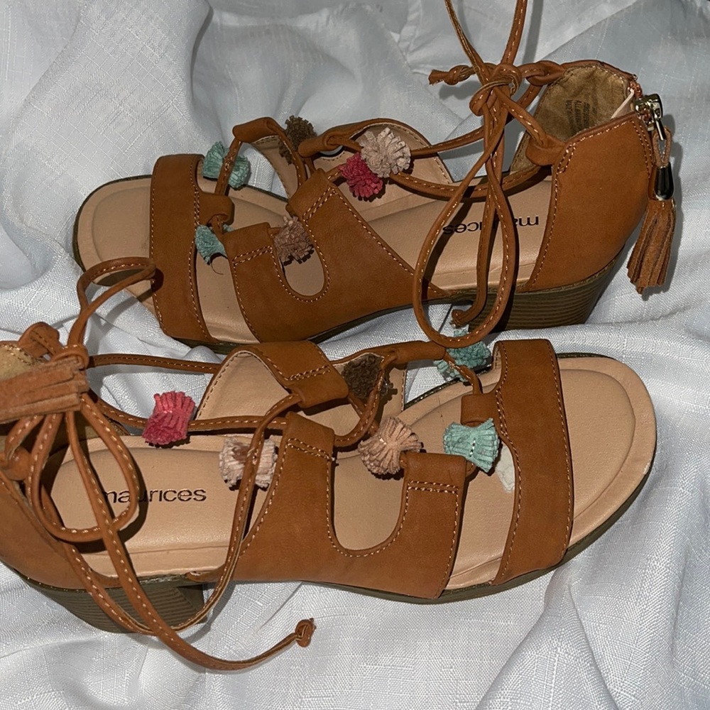 Maurices size 9 brown sandal with tassels lace up